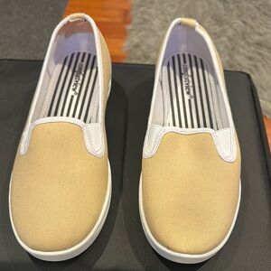 Comfortview Tan and White Flats